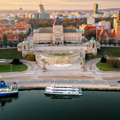 Odra Queen Rejsy po Odrze Szczecin, widok na Wały Chrobrego
